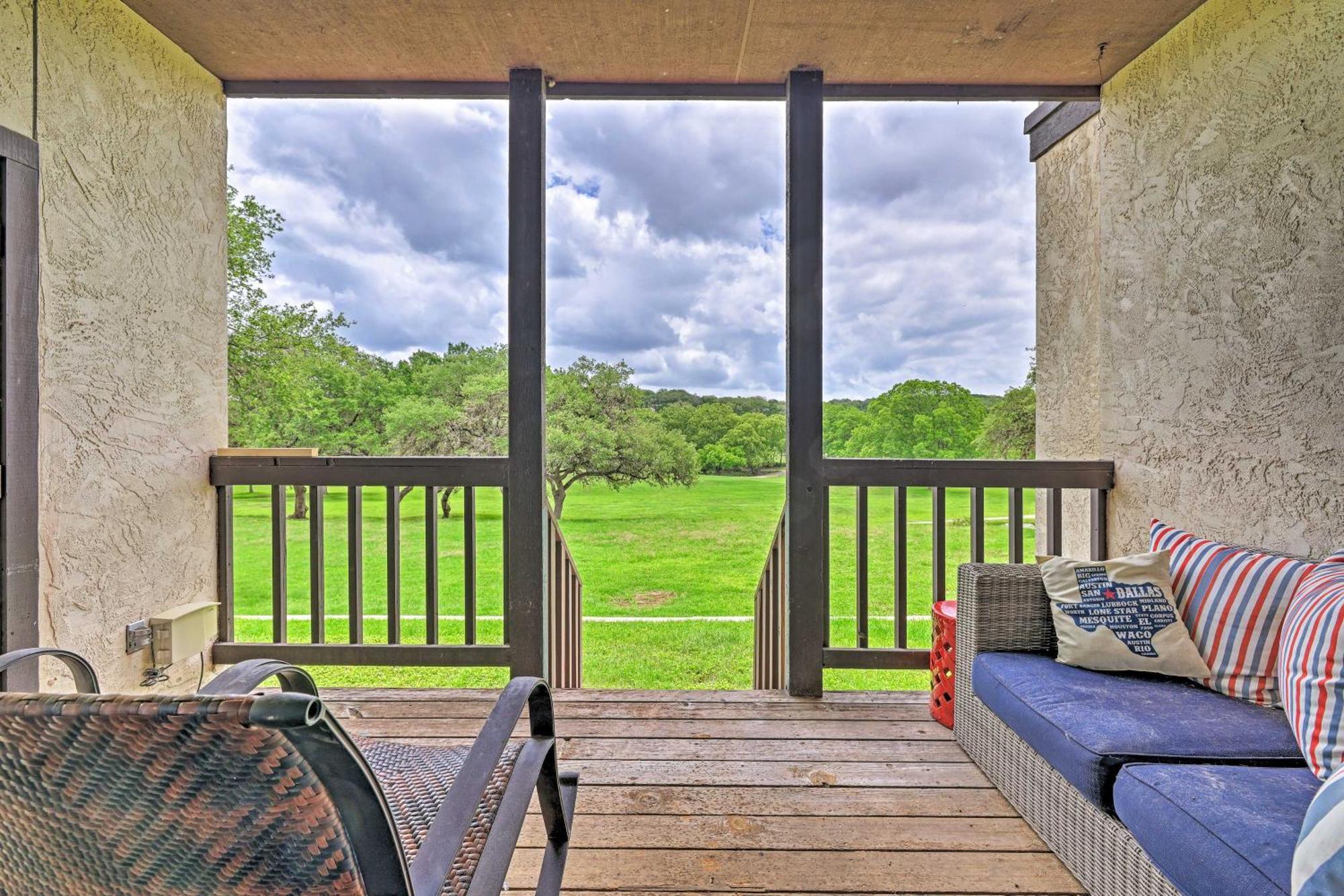 Modern Lakeside Golf Course Retreat With Deck! 캐니언 레이크 외부 사진